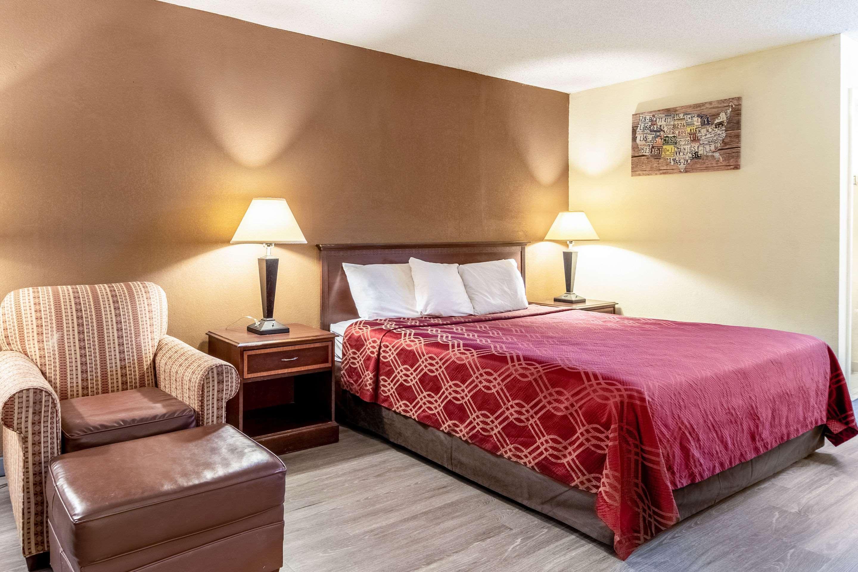 Econo Lodge Акворт Екстер'єр фото
