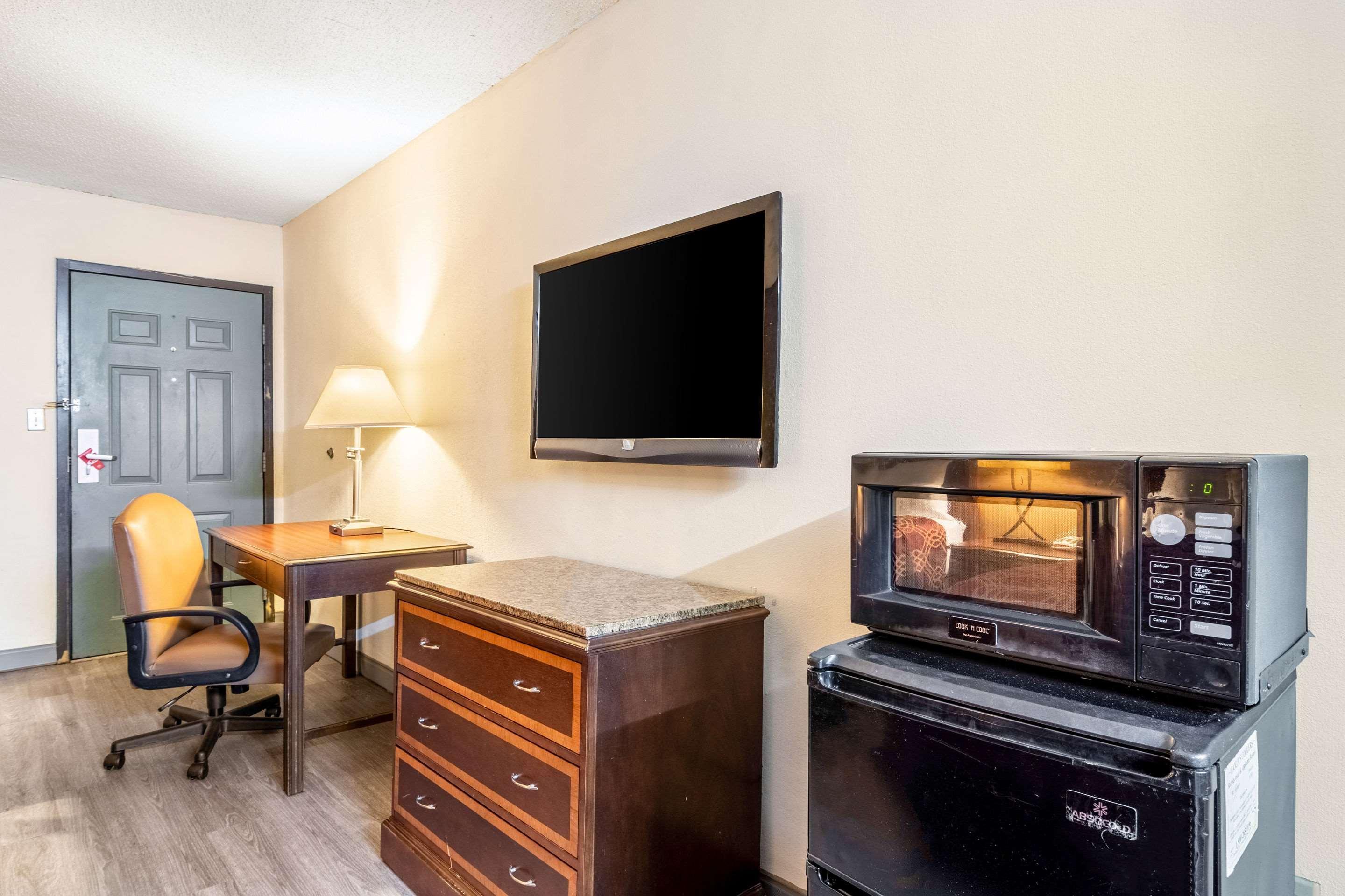Econo Lodge Акворт Екстер'єр фото