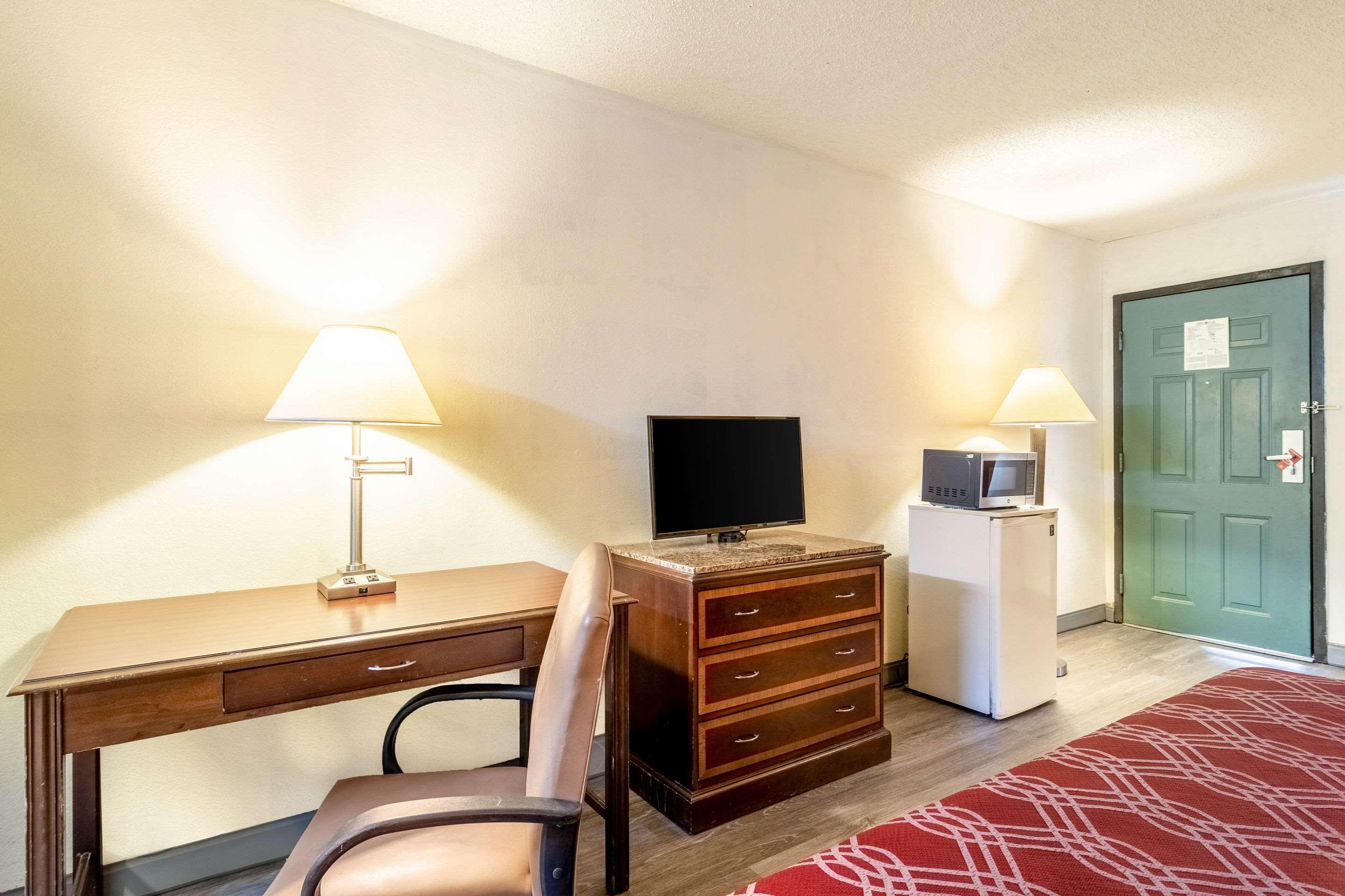 Econo Lodge Акворт Екстер'єр фото