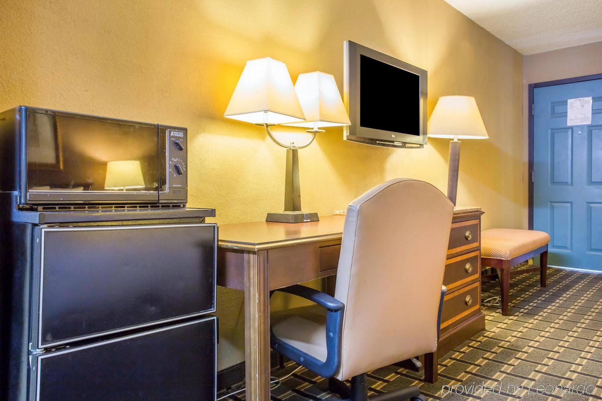 Econo Lodge Акворт Екстер'єр фото