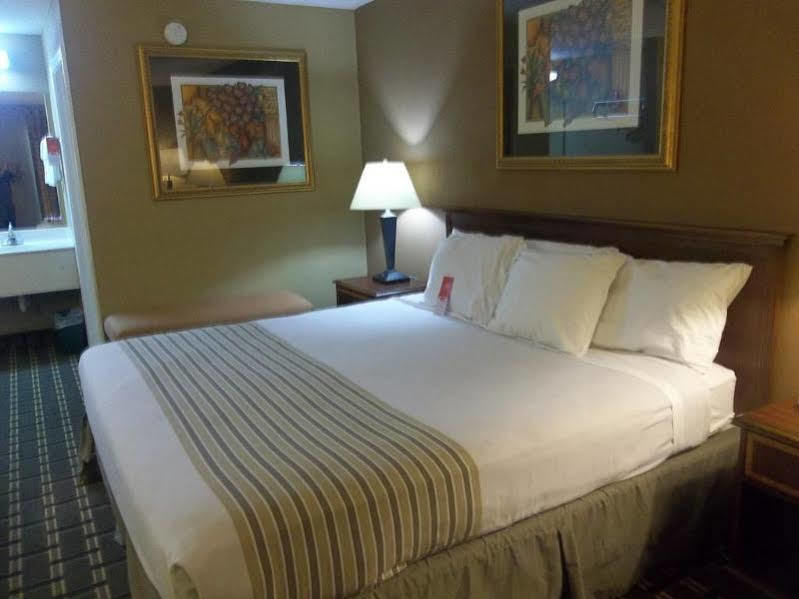 Econo Lodge Акворт Екстер'єр фото